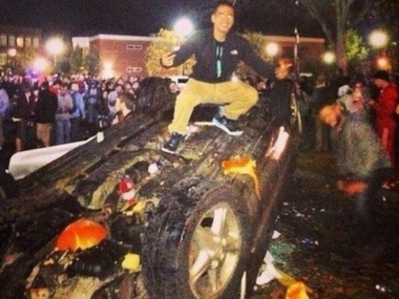 Для некоторых, и тыквенный фестиваль --- повод для погрома