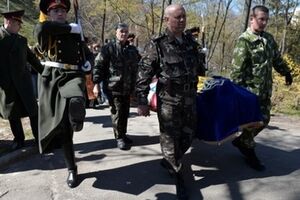 Неизвестных бойцов похоронили на Краснопольском кладбище.