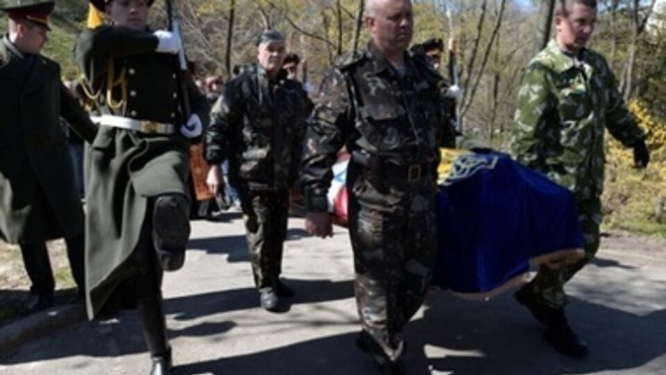 Неизвестных бойцов похоронили на Краснопольском кладбище.