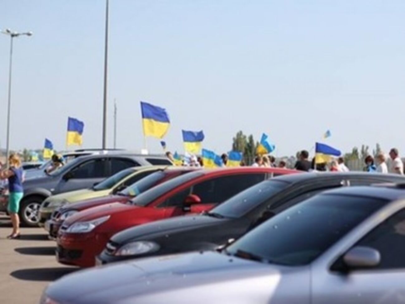 В автопробеге приняли участие несколько десятков машин