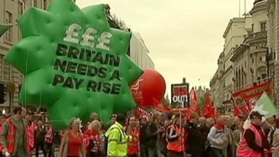 Оклады госслужащих в Великобритании не повышаются уже четыре года