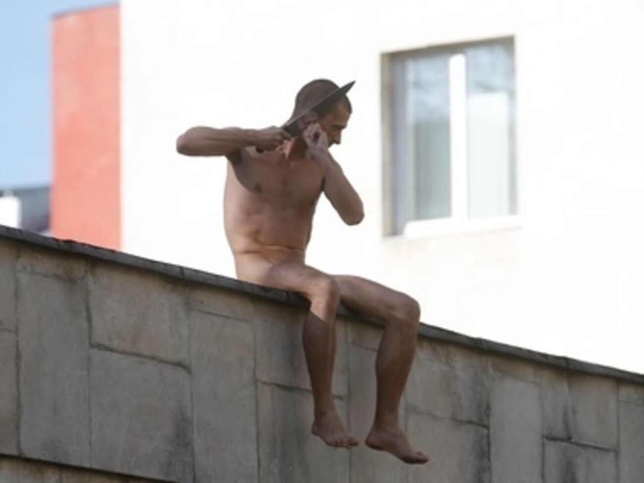 Павленский провел акцию против использования психиатрии в политических целях