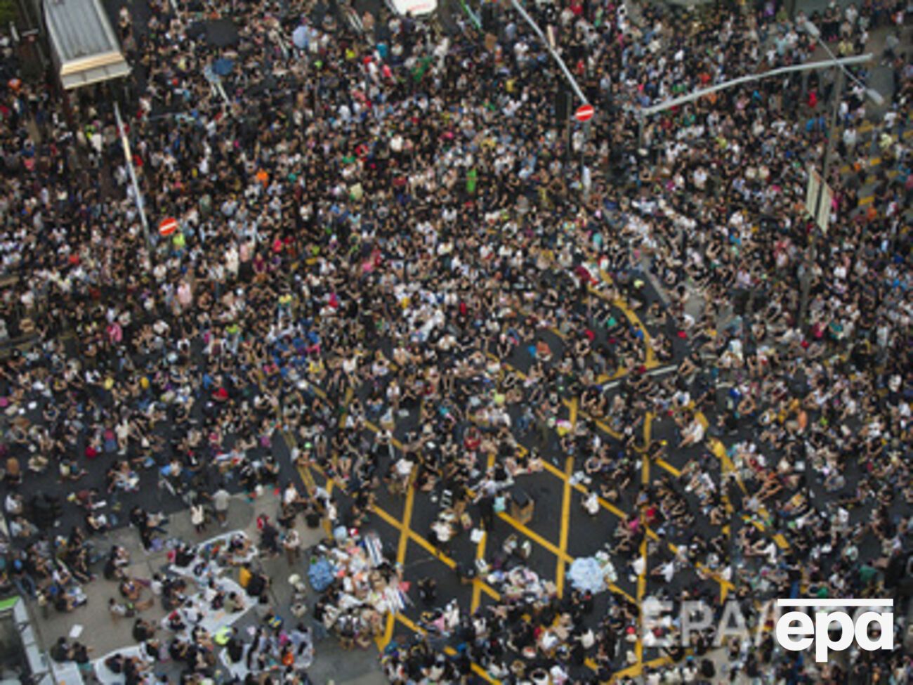 Впервые полиция разогнала протест 27 сентября, что сделало его более массовым