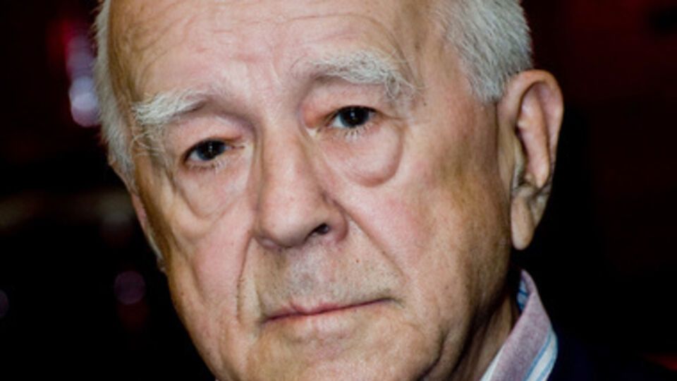 Виталий Коротич: Европа – это доминирование законов над эмоциями, а не "народная люстрация". Депутатов не любят во всем мире, но избиение – не метод решения политических проблем