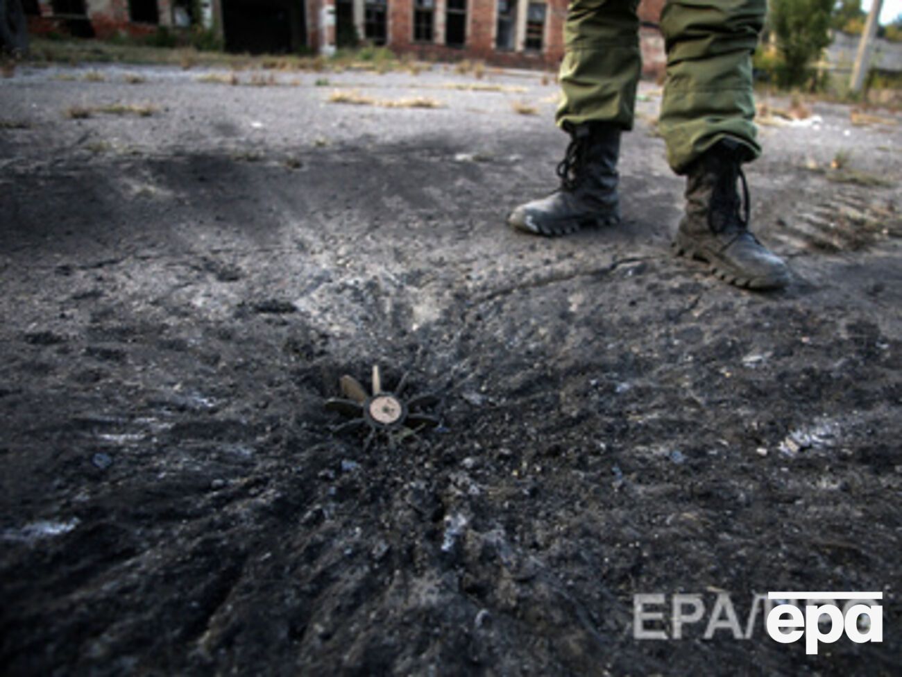 Пресс-центр АТО: Боевики четыре раза обстреливали украинских военных в Донецком аэропорту