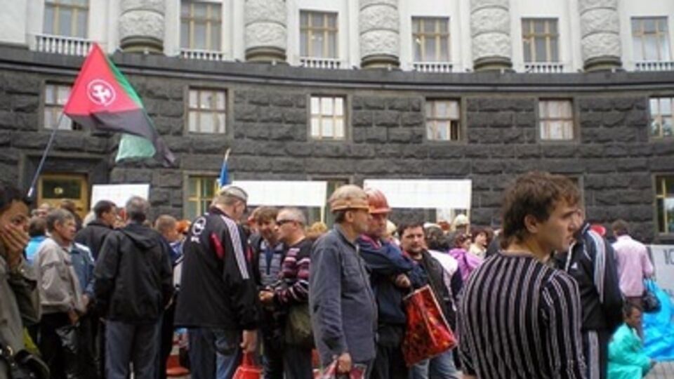 Пикет проходит под лозунгом "Люстрация по-шахтерски"