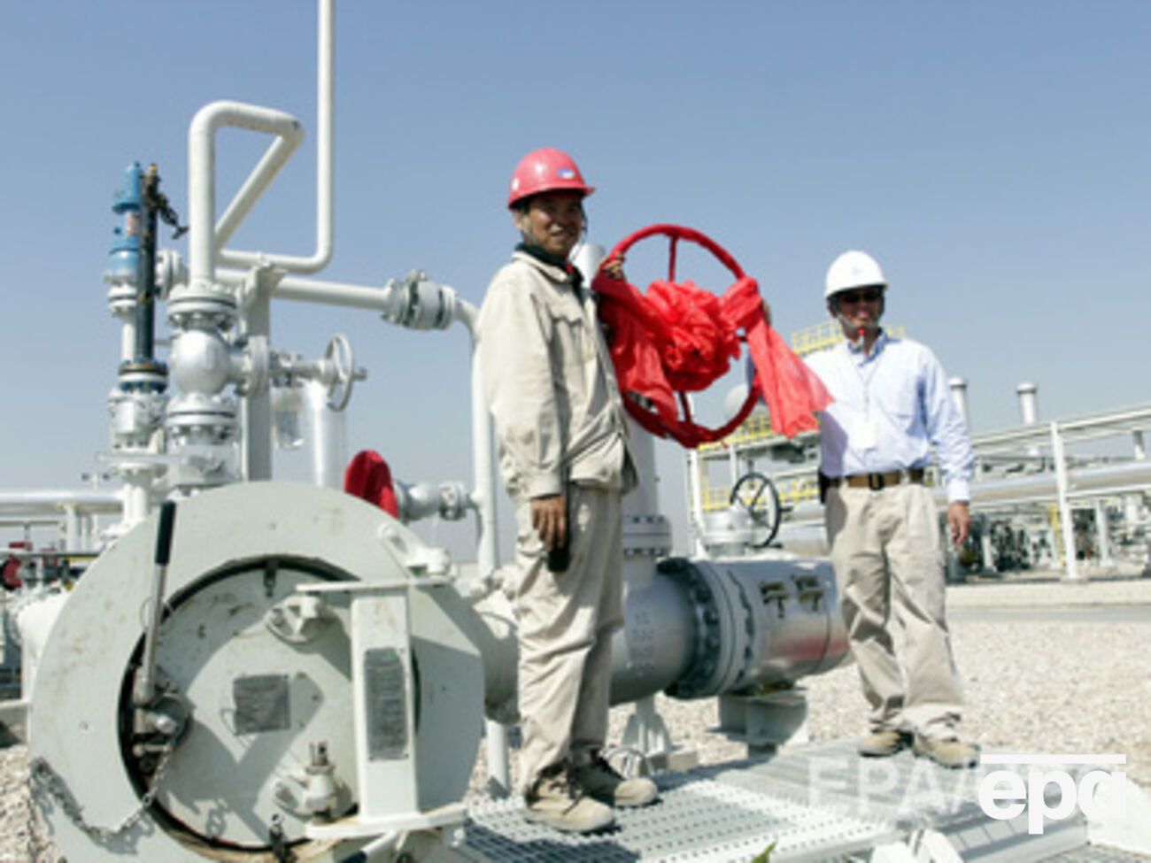 После небольшого роста цены на нефть вновь упали