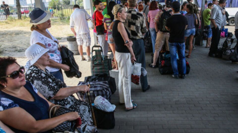 Who and why is returning to Donbass?