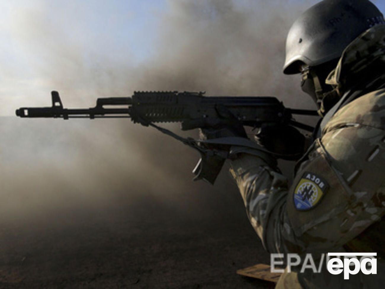 Украинские военные удерживают Донецкий аэропорт