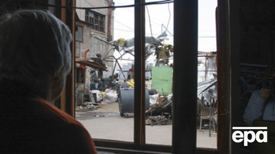 В результате вечернего обстрела повреждены несколько зданий, в том числе жилой дом