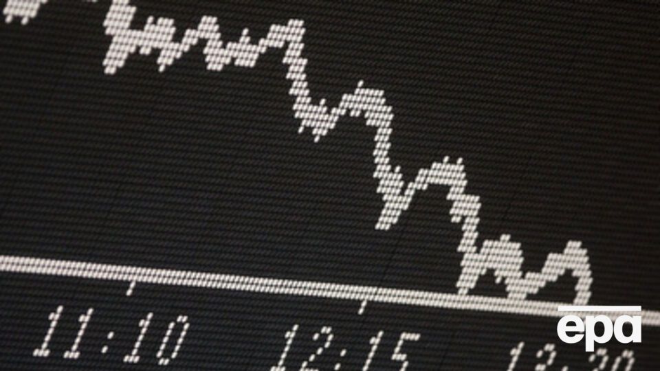 Рубль продолжает терять позиции