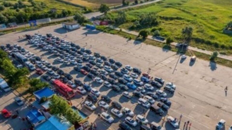 Накануне на переправе вновь сформировалась очередь