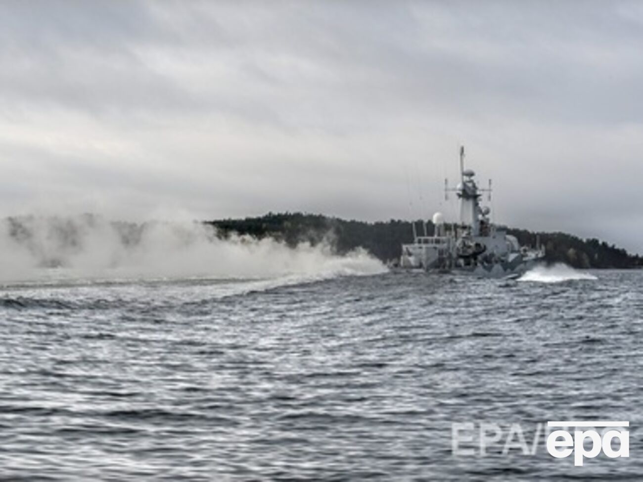 Шведский корвет патрулирует Стокгольмский архипелаг