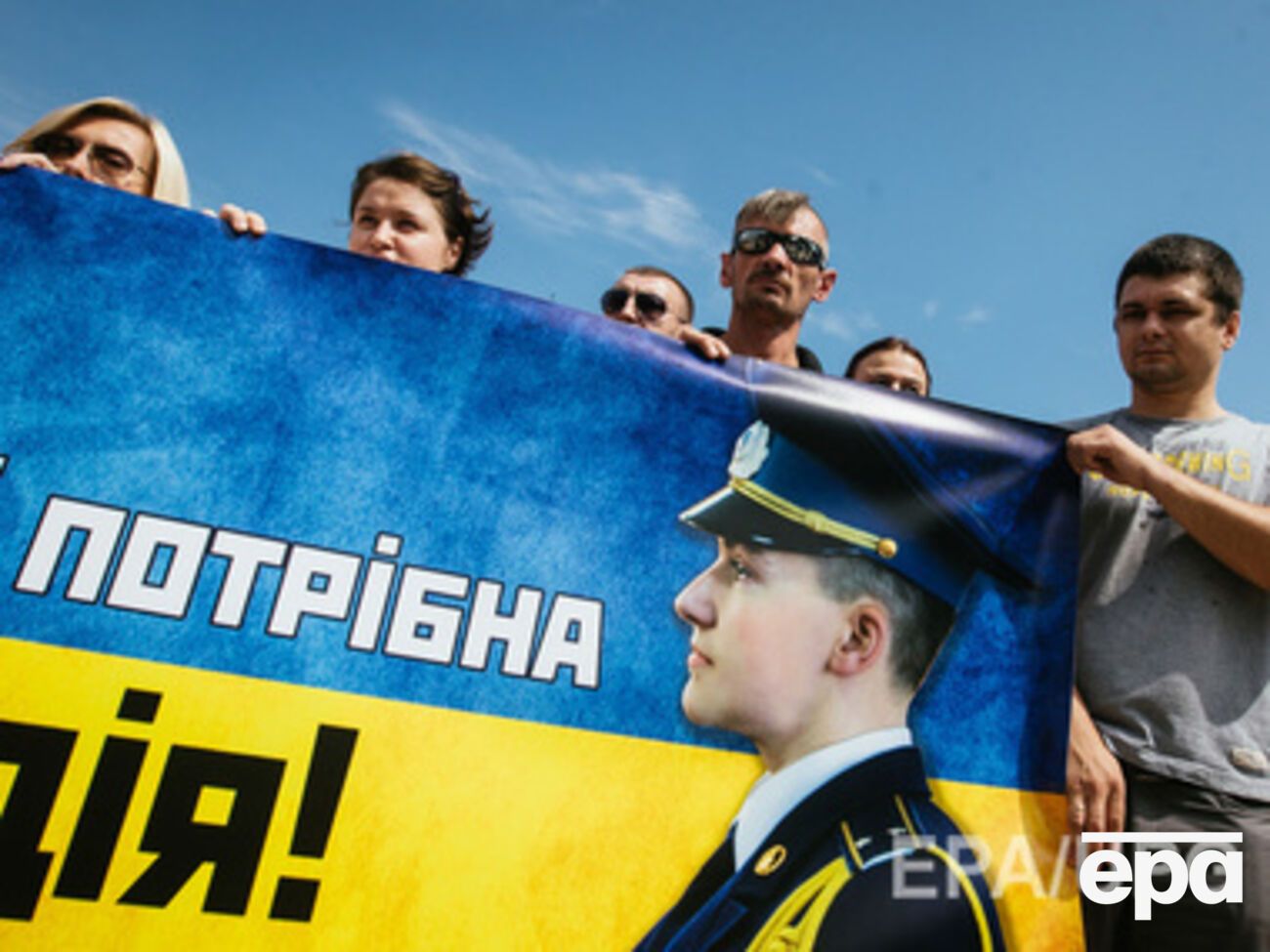 Надежда Савченко воевала на востоке Украины, была взята в плен, а затем незаконно вывезена в Россию