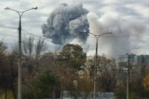 В радиусе 9 км от эпицентра взрыва в домах вылетели стекла