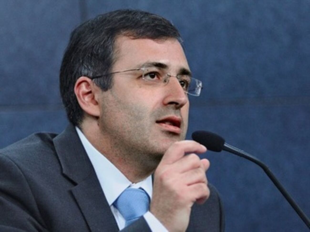 Сергей Гуриев эмигрировал во Францию, заявив, что не хочет оказаться объектом преследований в своей стране