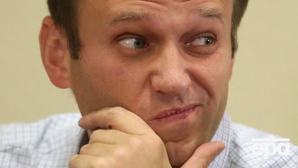 Навальный считает, что руководство страны уничтожает ее