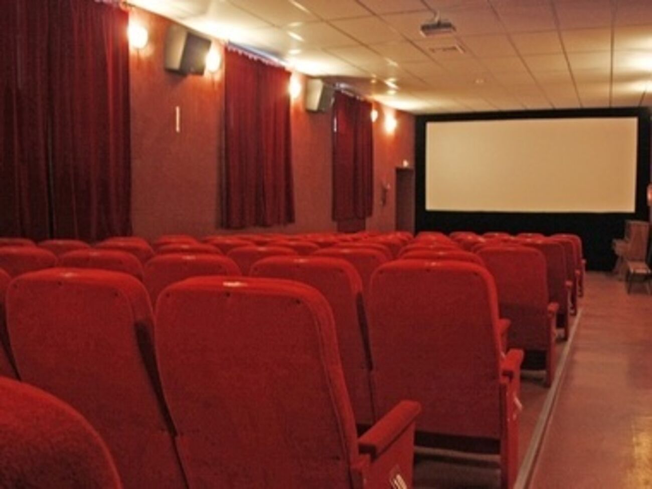 Сотрудники "Киевкинофильма" переплатили за оборудование