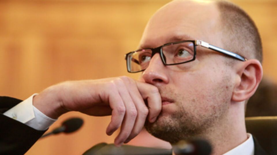 Яценюк считает, что возвращать Донбасс пока рано