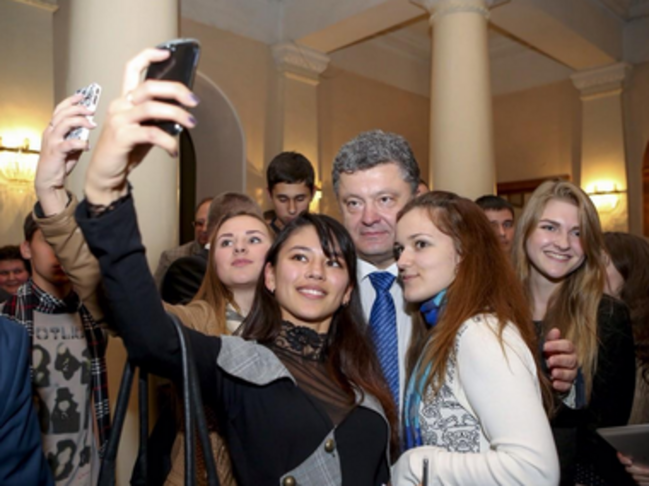 Президент рассказал студентам о том, как проголосуют военные