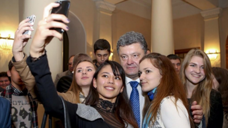 Президент рассказал студентам о том, как проголосуют военные