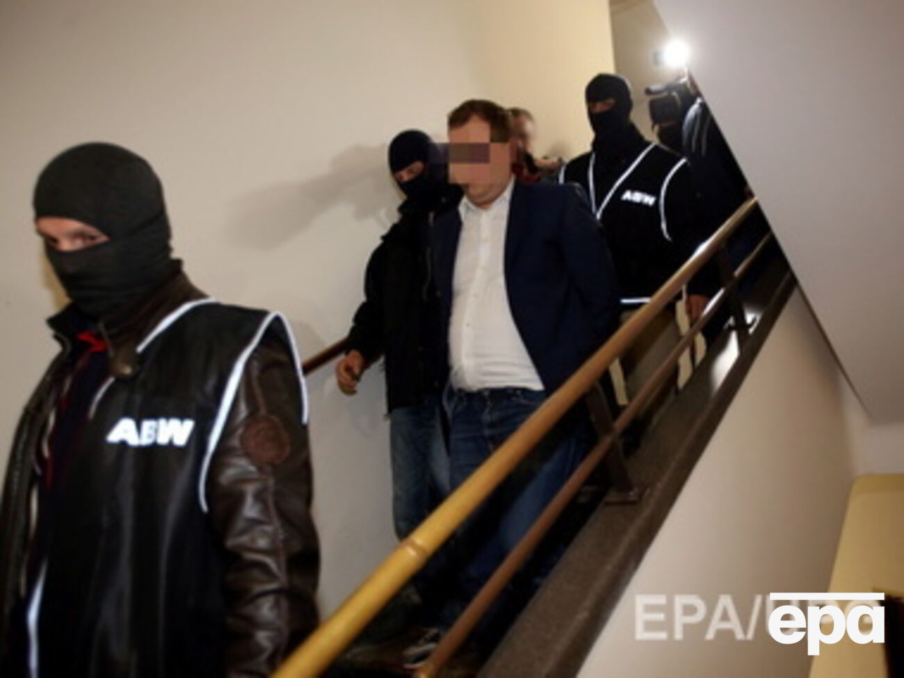 Один из двух задержанных --- Станислав С. --- должен был по заданию дипломата лоббировать интересы России