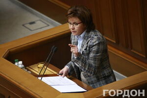 25 февраля Турчинов уволил всех советников Януковича кроме Ставнийчук и Богуцкого