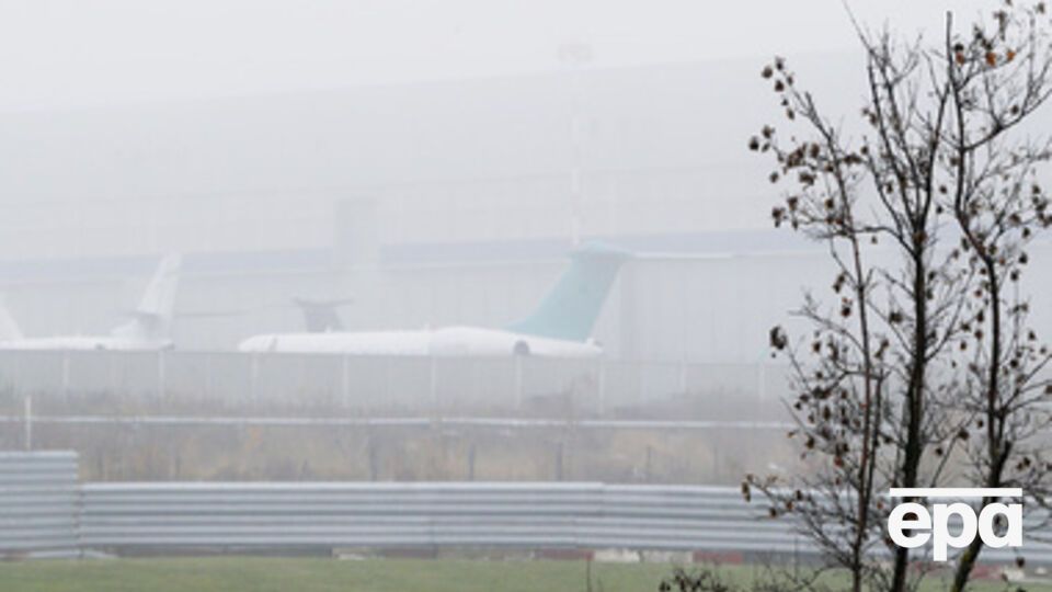 Водитель снегоуборщика 10 лет проработал во Внуково