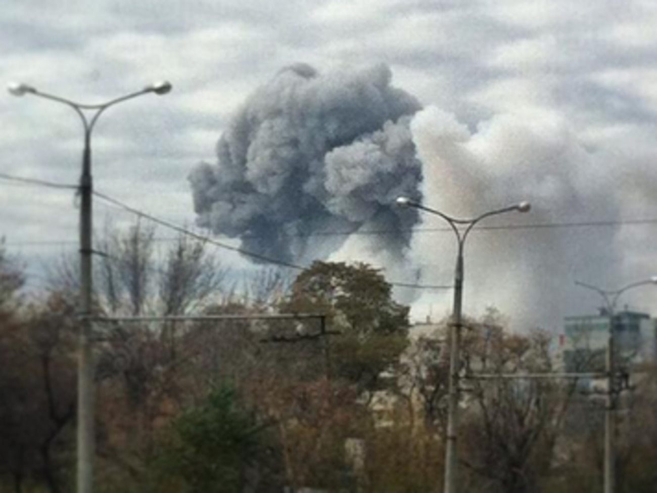 Местные СМИ отмечают, что это мощнейший взрыв за все время боевых действий в городе