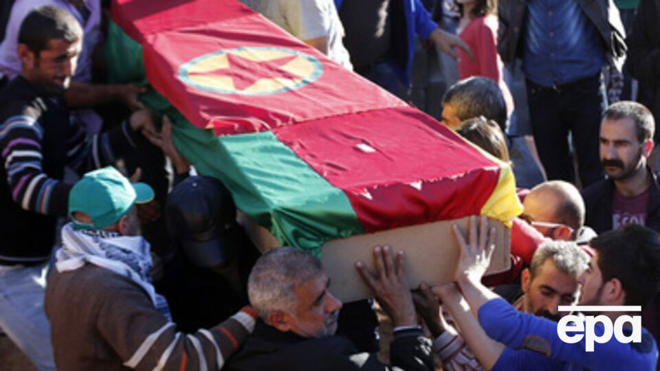 Курды хоронят бойцов отрядов самообороны, погибших в боях за Кобани