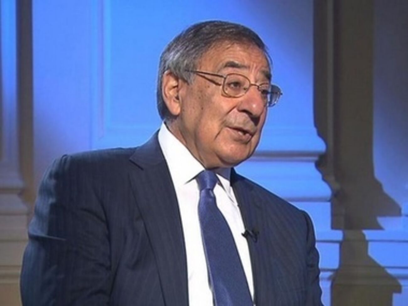 Леон Панетта считает, что Запад должен предоставить Украине военную помощь