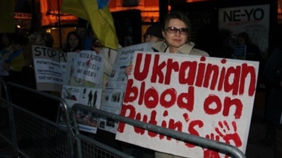 В Лондоне украинская диаспора протестовала против концерта Валерии. Фоторепортаж