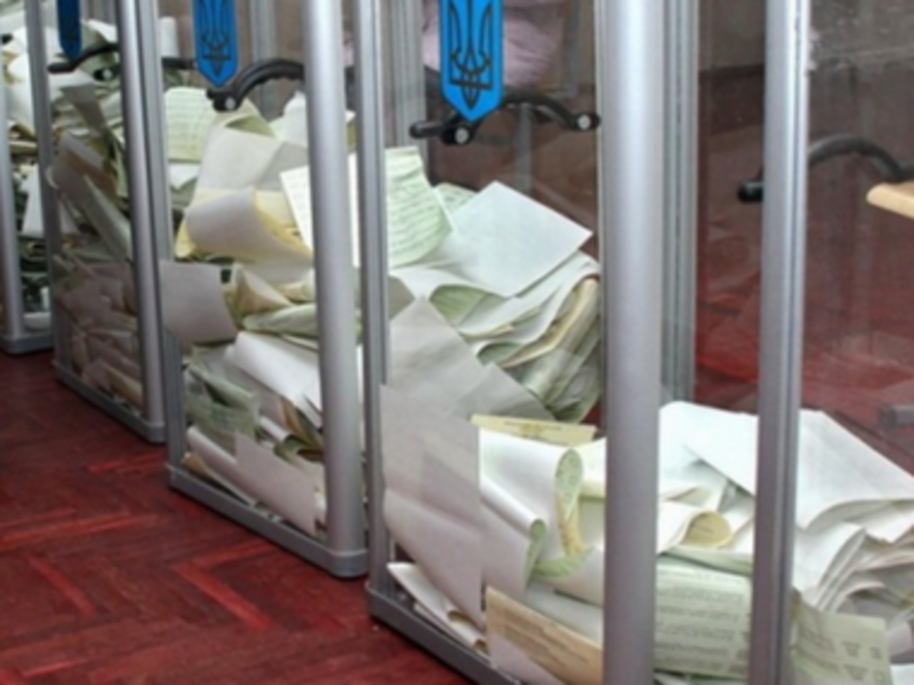 В новый украинский парламент имеют шансы пройти девять партий