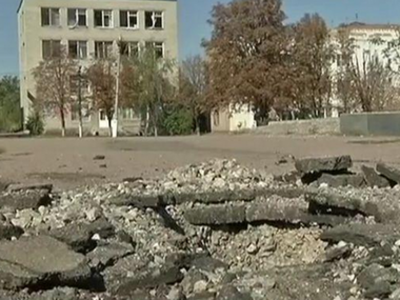 Из-за разрыва снарядов сгорело здание типографии, три автомобиля скорой помощи и и три служебных УАЗа