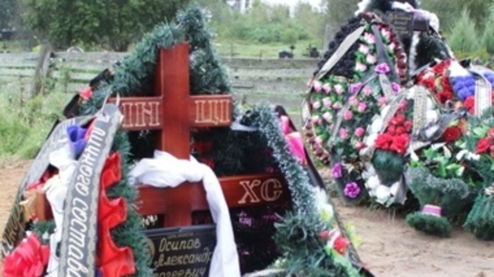 Фотографии могил погибших в Украине российских десантников в августе опубликовала газета "Псковская губерния"