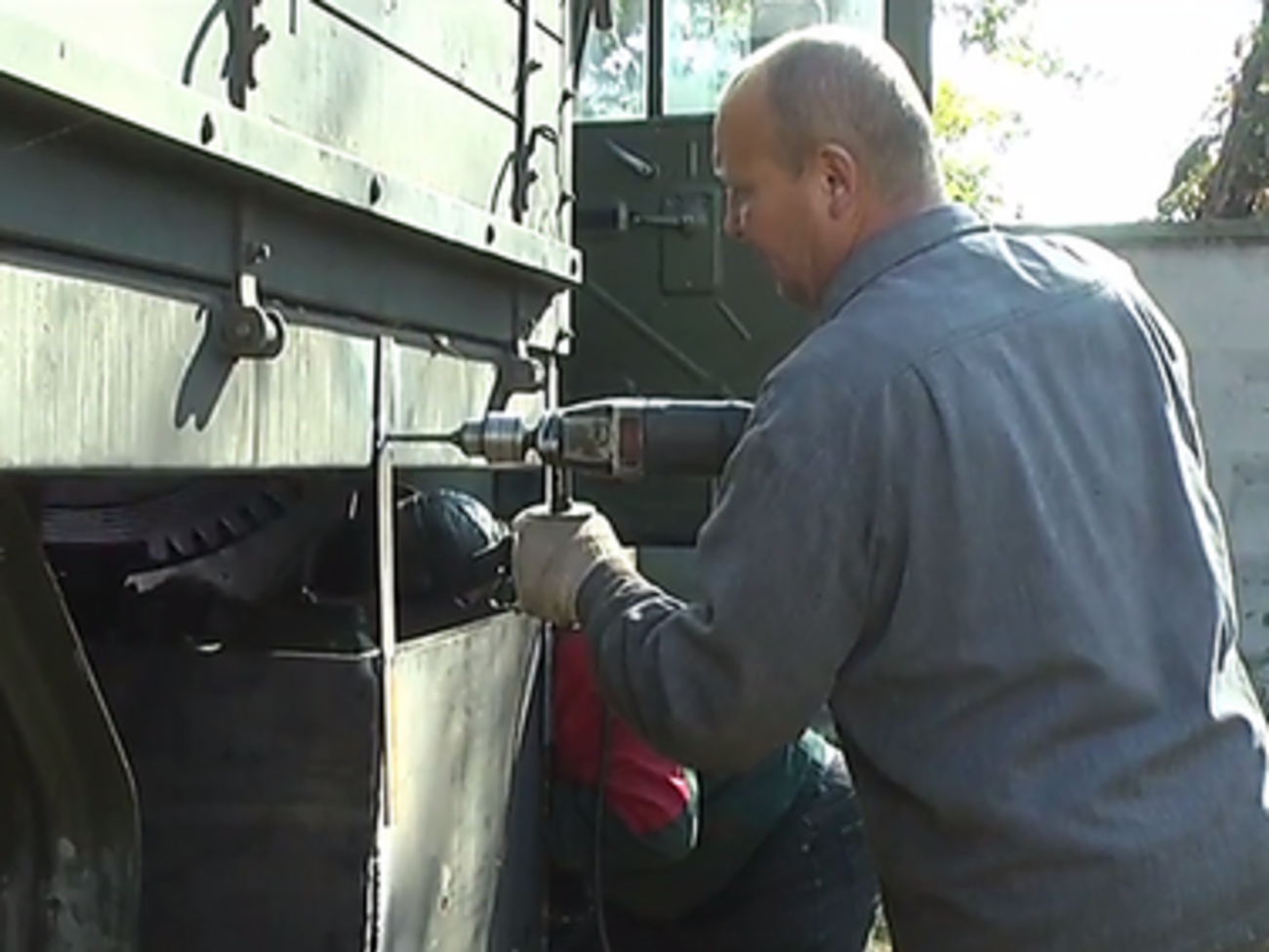 Броня посекционно крепится на автомобили