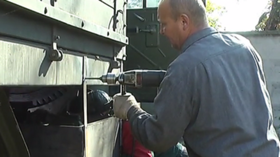 Броня посекционно крепится на автомобили