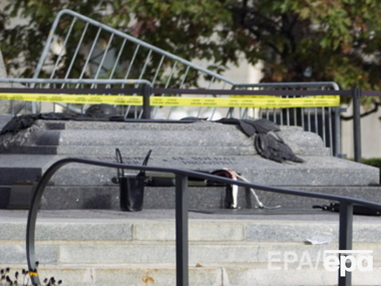 Солдат почетного караула Военного мемориала скончался от полученных ран