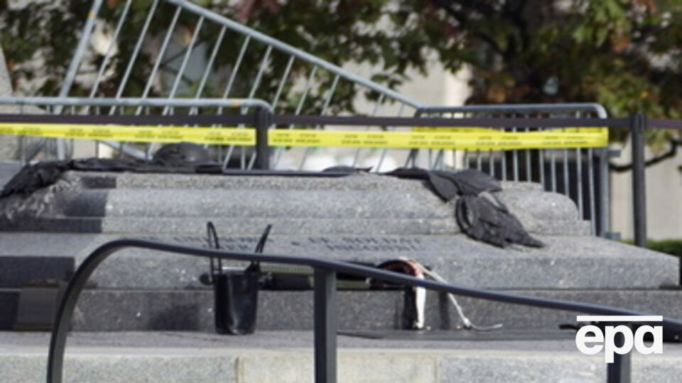 Солдат почетного караула Военного мемориала скончался от полученных ран