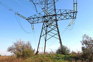 13 октября во время ремонта этой же линии в районе Мариновки другой сотрудник ДТЭК получил ранения обеих ног и руки