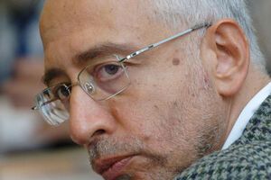 Николай Сванидзе: Российский обыватель, сидящий на диване перед телевизором, уверен: "Мы воюем не с украинскими братьями, а с Бараком Обамой"