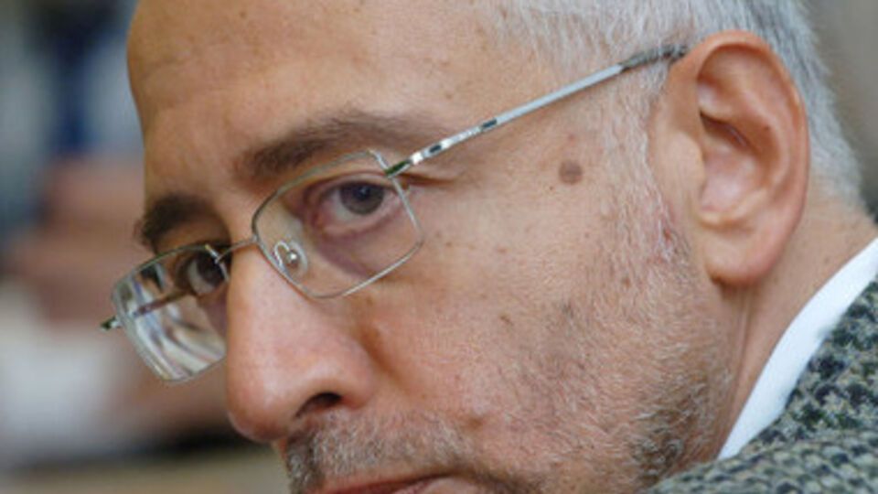 Николай Сванидзе: Российский обыватель, сидящий на диване перед телевизором, уверен: "Мы воюем не с украинскими братьями, а с Бараком Обамой"