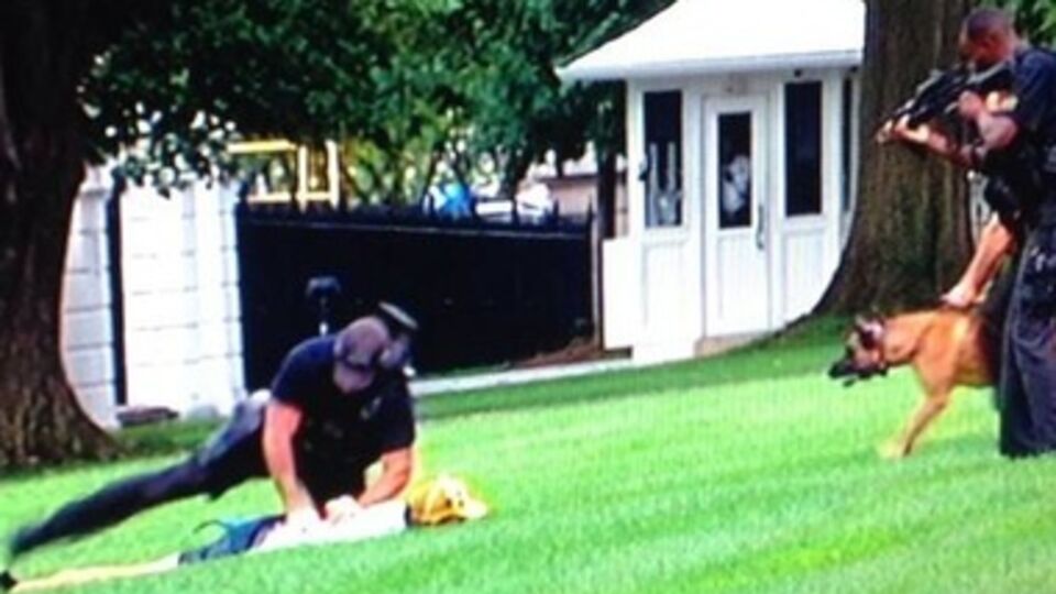 На этот раз нарушитель не смог добежать до Белого дома