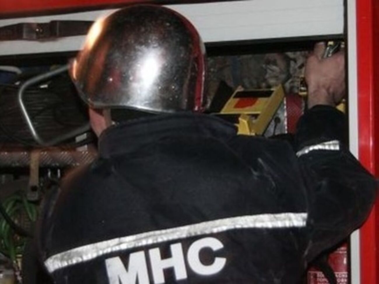 Пожар пока не удалось погасить