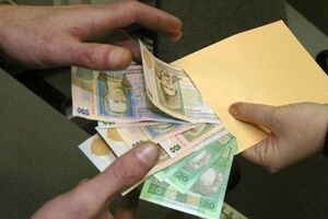 Каждый пятый офисный работник получает "черную" зарплату