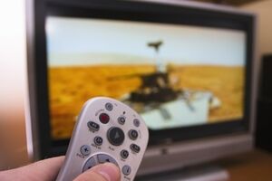 В МВД считают, что компании "Объединение российских телеканалов", "Торсат" и "Саттелеком" не только нарушают запрет суда на трансляцию российских телеканалов, но и финансируют боевиков