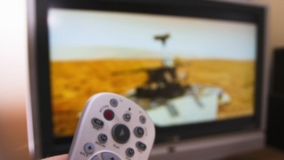 В МВД считают, что компании "Объединение российских телеканалов", "Торсат" и "Саттелеком" не только нарушают запрет суда на трансляцию российских телеканалов, но и финансируют боевиков