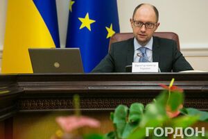 Арсений Яценюк призвал Минфин и Нацбанк обсудить влияние девальвации российской денежной единицы на украинскую финансовую систему