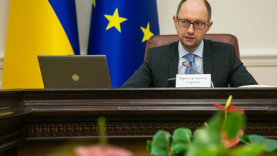 Арсений Яценюк призвал Минфин и Нацбанк обсудить влияние девальвации российской денежной единицы на украинскую финансовую систему