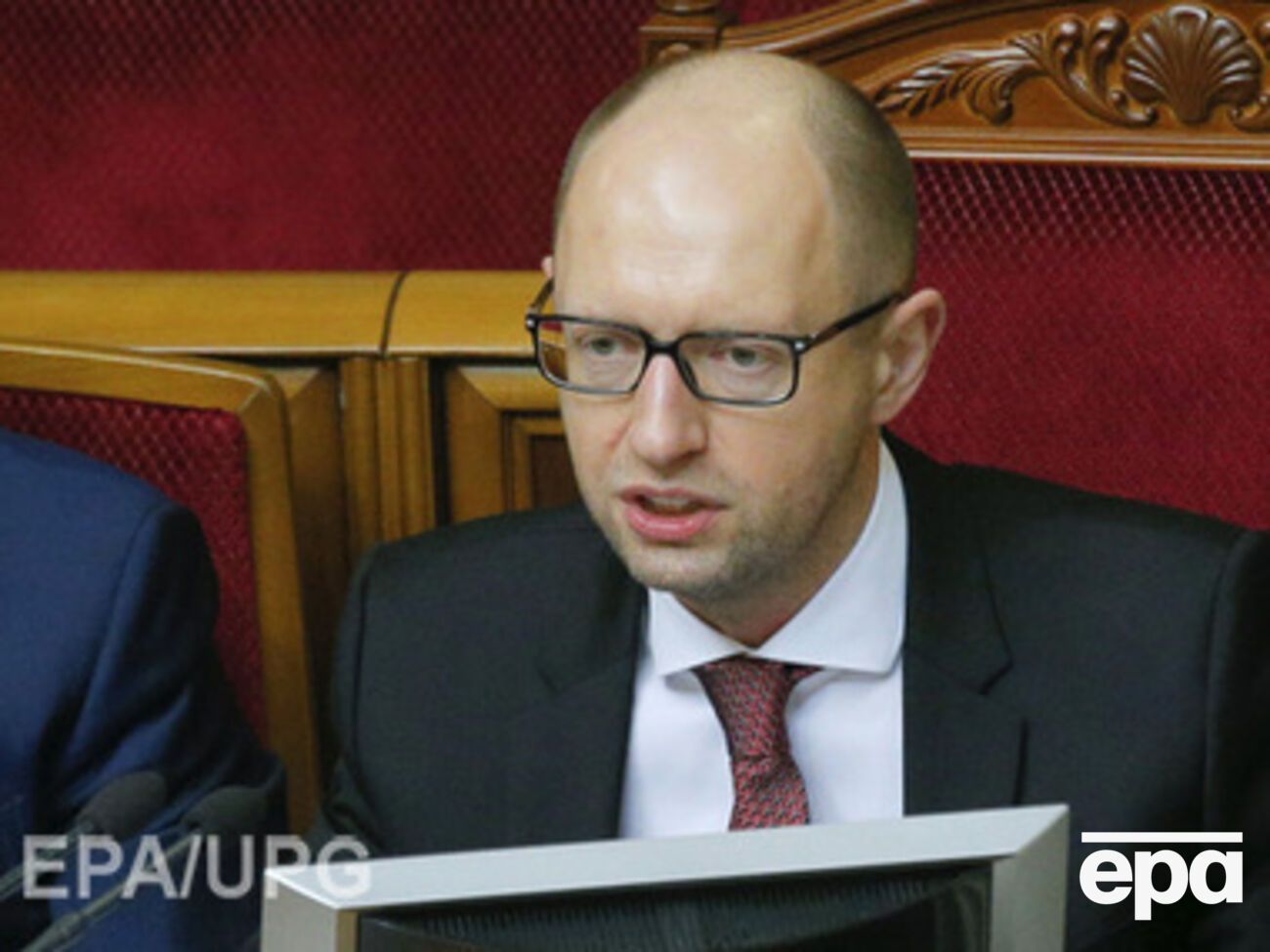 Арсений Яценюк: Немедленно открыть все счета до конца текущего месяца